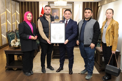 Işıltılı Gözler Gönüllü Ekibi Başkanı Hüseyin KARATAŞ ve Yönetimi Kaymakam Şahin'i Makamında Ziyaret Etti