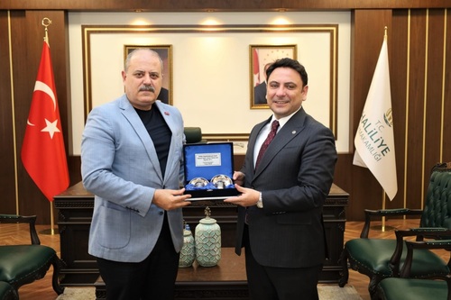 Kaymakamımız, nazik ziyaretleri ve anlamlı hediyeleri için Başkan BİCEK’e teşekkürlerini iletti.