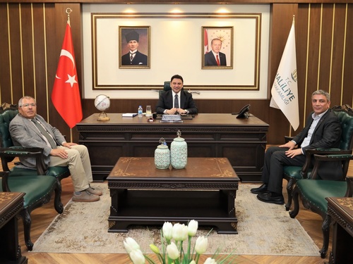 Kaymakamımız, nazik ziyaretleri için OSB Müdürü OKTAY ve Kooperatif Başkanı ARSLAN'a teşekkürlerini iletti.